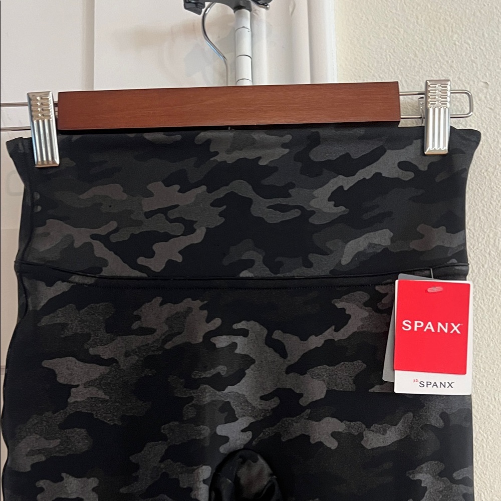 SPANX Faux Leather Camo Legging Matte Black Camo Size Small NWT